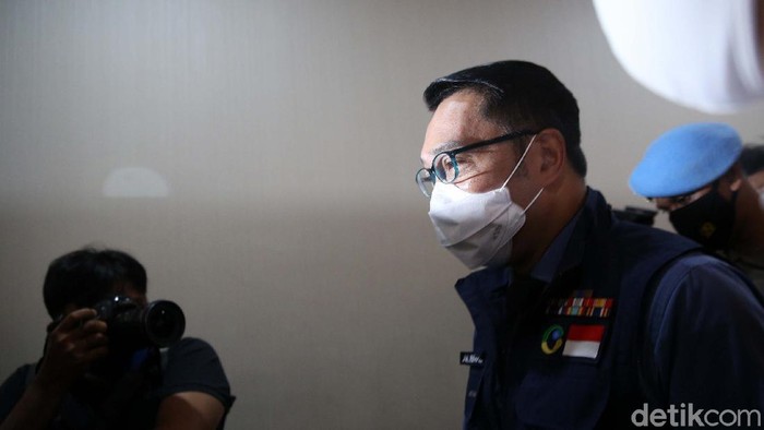 Gubernur Jawa Barat Ridwan Kamil memenuhi panggilan Bareskrim Polri di Jakarta. Kang Emil dimintai klarifikasi terkait acara Habib Rizieq di Bogor.