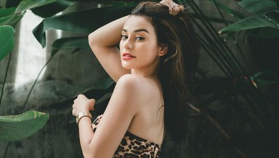 10 Penampilan Nora Alexandra, Istri Jerinx yang Dapat Ancaman Pembunuhan