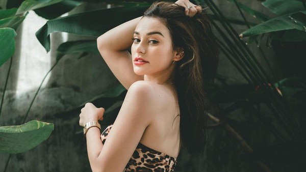 10 Penampilan Nora Alexandra, Istri Jerinx yang Dapat Ancaman Pembunuhan
