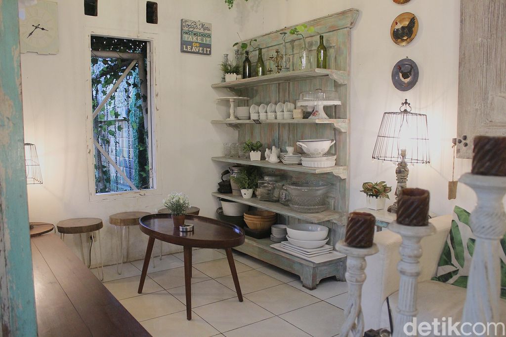Ngopi Cantik di Kafe 'Hidden Gems' Bergaya Vintage