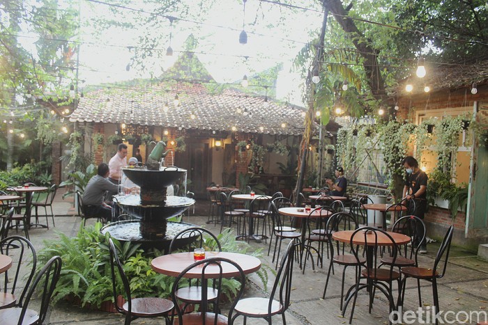 Ngopi Cantik di Kafe Hidden Gems Bergaya Vintage