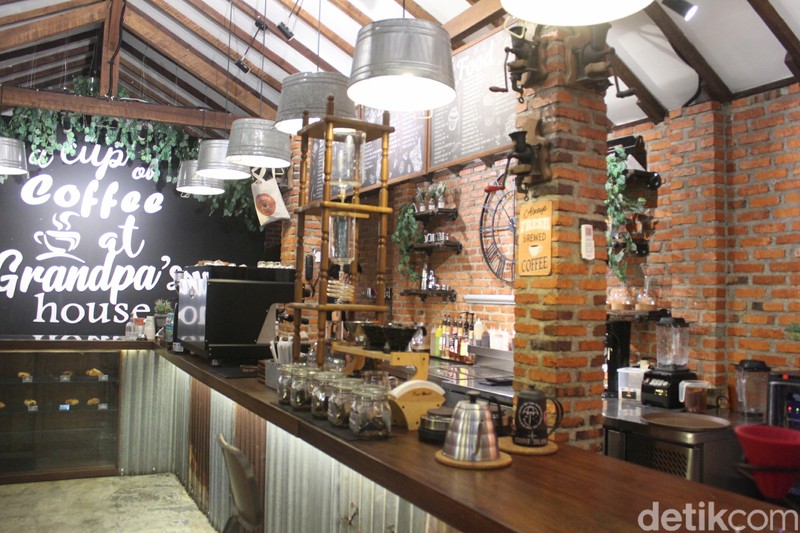 Ngopi Cantik di Kafe 'Hidden Gems' Bergaya Vintage