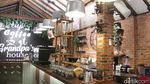 Bergaya Vintage Ol Pops Coffee Ini Bikin Betah Nongkrong