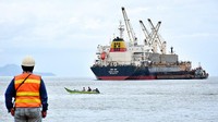 Proyek Strategis Nasional bertujuan untuk meningkatkan daya saing ekonomi Indonesia, meningkatkan daya saing sektor industri dan jasa sebagai bagian dari peningkatan nilai SDA dan penyediaan lapangan kerja, memperbaiki defisit transaksi berjalan Indonesia, menurunkan impor dan defisit neraca perdagangan Indonesia serta peningkatan ekspor ke luar negeri melalui industrialisasi, Penanaman Modal dalam Negeri dan Foreign Direct Investment (FDI), mengkoordinasikan untuk mengundang, mengajak, mempromosikan, dan membantu proses investasi di Indonesia, penyediaan KI prioritas luar Jawa. Foto: dok. Kemenkomarves