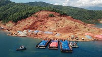 Langkah ini sebagai wujud komitmen pemerintah untuk memperkuat daya saing industri nasional di tingkat dunia dan meningkatkan nilai tambah komoditi nikel. Salah satu yang menjadi fokus pemerintah saat ini adalah mempercepat proyek strategis nasional melalui pembangunan smelter nikel di Sulawesi yang menjadi episentrum nikel di Indonesia. Foto: dok. Kemenkomarves