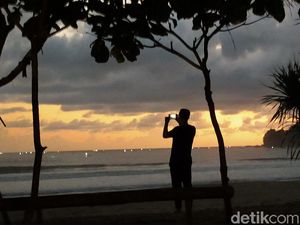 Menikmati Malam nan Syahdu di Pantai Rajegwesi Banyuwangi