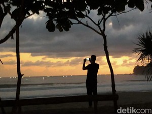 Menikmati Malam nan Syahdu di Pantai Rajegwesi Banyuwangi