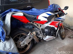 Ini Dia Penampakan CBR1000RR SP yang Viral Diseruduk Pengemudi Ayla