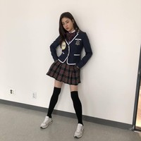 Kang Sora memulai debut aktingnya pada 2009 lewat film thriller ‘4th Period Mystery’. Saat itu, ia masih berumur 19 tahun dan dipasangkan dengan Yoo Seung Ho sebagai murid SMA. Foto: dok. Instagram @reveramess_