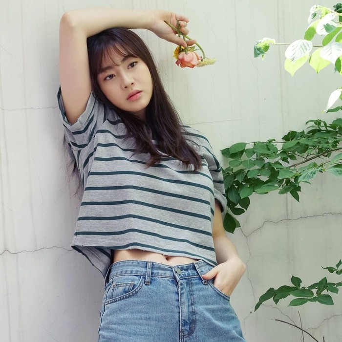 Potret Kang Sora yang tengah hamil Potret Kang Sora yang tengah hamil