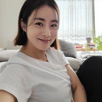 “Kang Sora melahirkan seorang bayi perempuan hari ini. Dia dan anaknya dalam keadaan sehat,” demikian pernyataan agensi Plum A&C, Kamis (15/4/2021). Foto: dok. Instagram @reveramess_