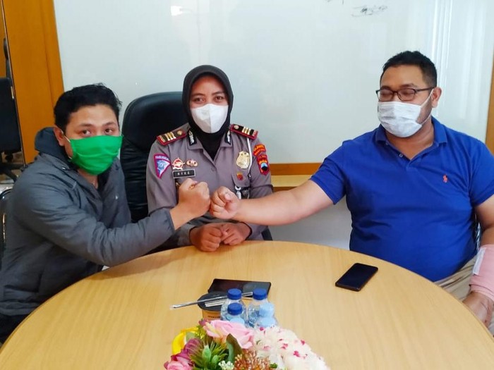 Mediasi antara pengendara motor CBR1000RR SP dengan sopir mobil Daihatsu Ayla dilakukan usai insiden mobil seruduk motor sport terjadi di Banyumas.