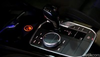 New BMW M2 CS dilengkapi dengan mesin 3.000cc enam silinder segaris TwinPower Turbo yang dikembangkan dari mesin S55 yang berasal dari BMW M4 Competition. Dengan 450hp dan torsi sebesar 550nm, The New BMW M2 CS dapat melaju dari 0-100km/j dalam waktu 4 detik. 
