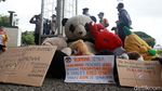 Puluhan Boneka Ramaikan Peringatan Hari Anak Sedunia