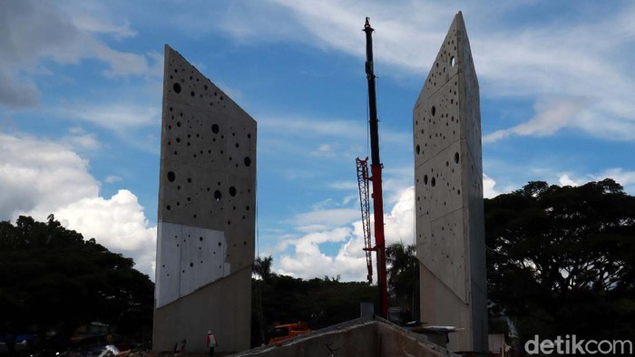 Monumen Perjuangan Rakyat Jawa Barat di Jalan Japati, Kota Bandung, Jawa Barat, tengah direvitalisasi. Revitalisasi monumen bersejarah ini terus dikebut.