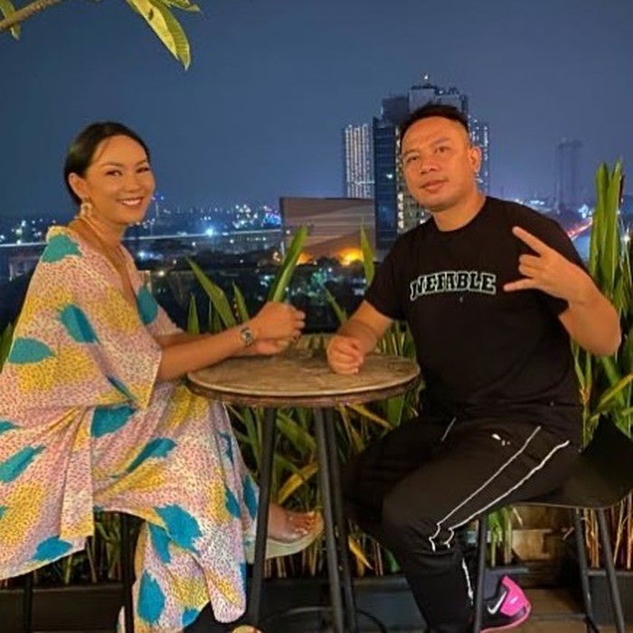 Romantisnya Kalina Ocktarani Saat Masak Rawon untuk Vicky Prasetyo