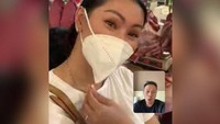 Saat tengah memilih daging sapi untuk membuat rawon di pasar, Kalina sempat video call dengan Vicky lho. Foto: Instagram @vickyprasetyo777/@kalinaocktaranny