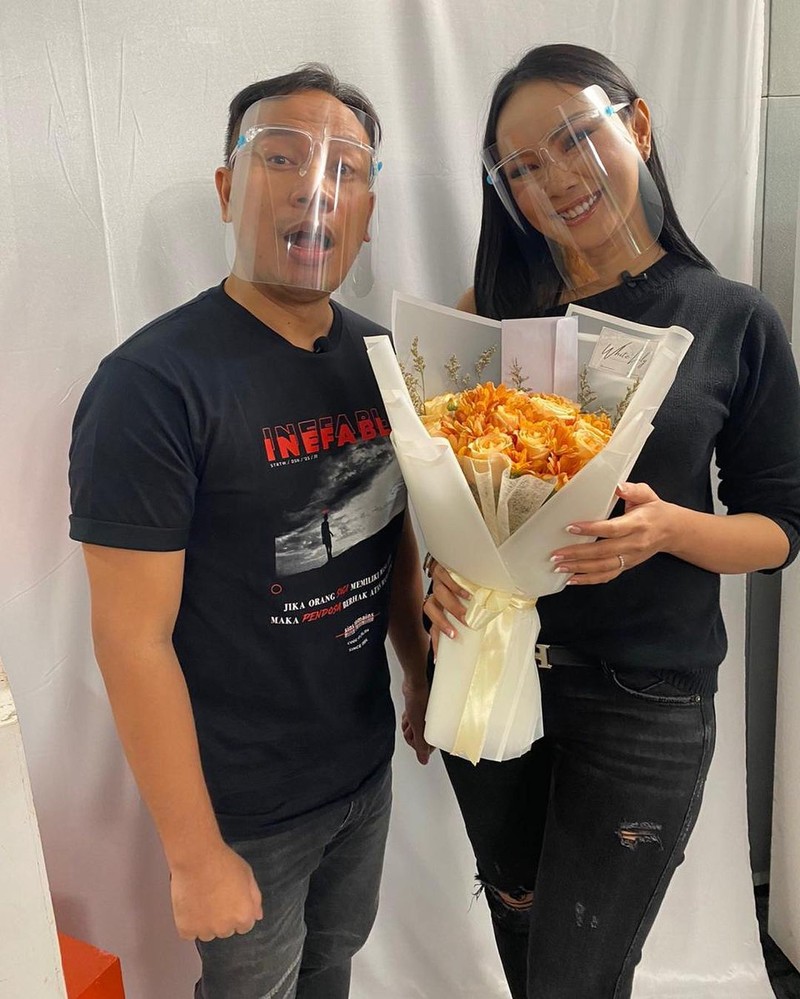 Romantisnya Kalina Ocktarani Saat Masak Rawon untuk Vicky Prasetyo