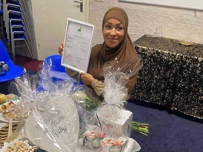 Petinju Belanda Ruby Jesiah Mesu baru saja memeluk agama Islam