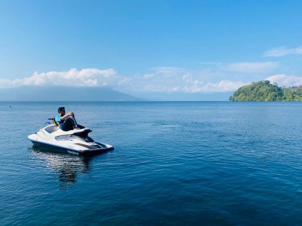 Lampung memilki danau terbesar kedua di Sumatera, yaitu Danau Ranau. Yang membuat danau ini cantik adalah pemandangan Gunung Seminung dan Pulau Marisa yang ada di tengah danau. (Ivone Suryani/dtraveler) Lampung memilki danau terbesar kedua di Sumatera, yaitu Danau Ranau. Yang membuat danau ini cantik adalah pemandangan Gunung Seminung dan Pulau Marisa yang ada di tengah danau. (Ivone Suryani/dtraveler)