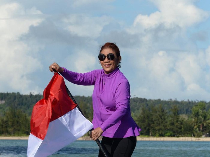 Susi Pudjiastuti Susi Pudjiastuti