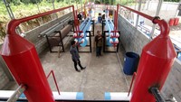 Pengelola mengatakan alat tersebut mampu mengolah satu ton sampah plastik untuk menghasilkan 700 liter solar dex, 100 liter premium, minyak tanah dan minyak mentah.
