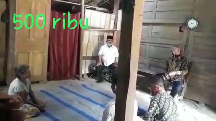 Tangkapan layar video paslon Pilkada di Bantul diduga bagi-bagi duit, Jumat (20/11/2020).