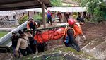 Tim SAR Temukan Jasad Anak Pemotor yang Tewas Terseret Banjir Kendal