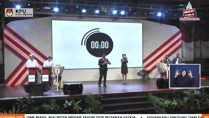 Akhyar-Salman dan Bobby-Aulia saat debat Pilkada Medan (dok. Facebook KPU Medan)