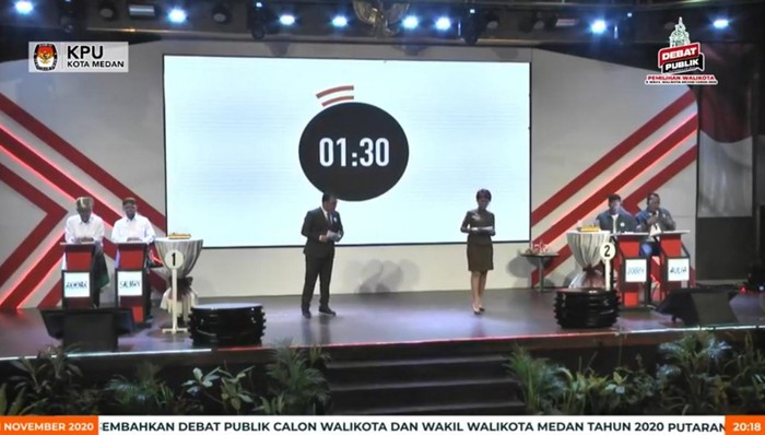Akhyar-Salman dan Bobby-Aulia saat debat Pilkada Medan (dok. Facebook KPU Medan)
