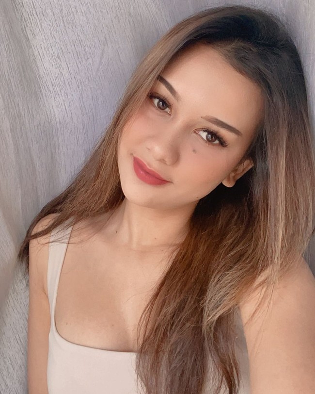 Banyu Biru Djarot, aktor yang merupakan putra dari sutradara Eros Djarot akhirnya melepas lajangnya, dan menikahi wanita bernama Anastasia Adamova, Sabtu (21/11/2020). Anastasia adalah seorang artis muda yang juga terjun di dunia sinetron. Foto: dok. Instagram