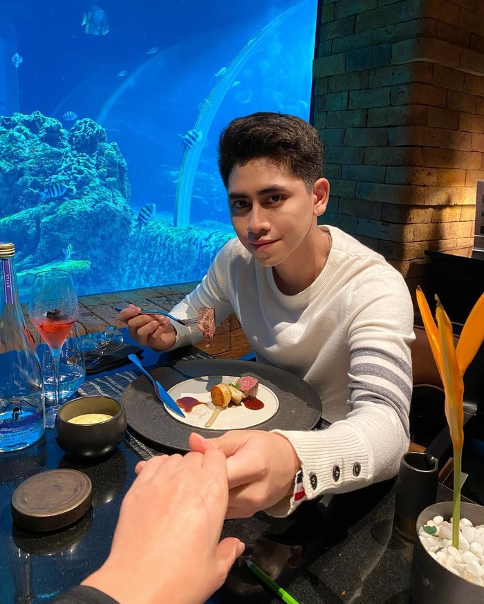 Romantisnya Athalla Naufal dan Venna Melinda saat Makan Malam