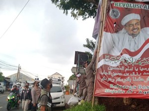 Aksi Satpol PP Cianjur: Jaring Dokter-Wanita di Hotel dan Copot Baliho Rizieq