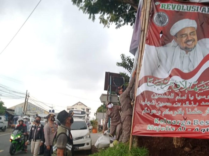 Baliho Habib Rizieq di Cianjur