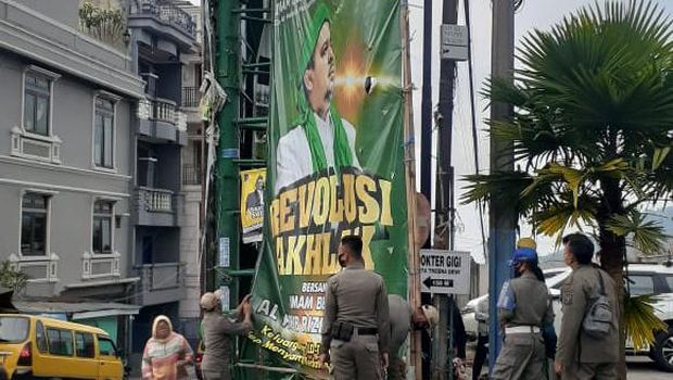 Baliho Habib Rizieq di Cianjur Baliho Habib Rizieq di Cianjur