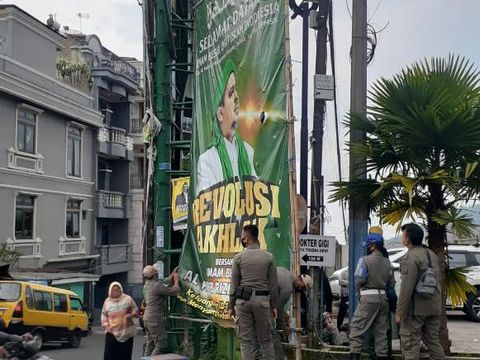 Baliho Habib Rizieq di Cianjur