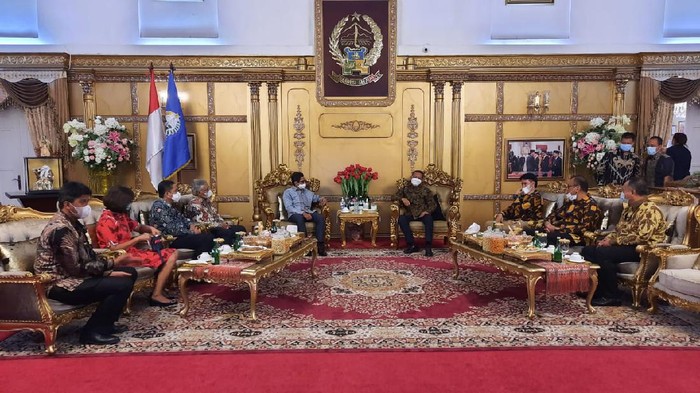 Bantuan Taman Bermain Anak untuk Warga Makassar PT Bank Tabungan Negara (Persero) Tbk turut aktif dalam membangun daya kembang dan kreativitas anak melalui penyediaan taman bermain yang layak untuk mereka. Melalui Bunda Paud propinsi Sulawesi Selatan, Bank BTN memberikan bantuan CSR untuk pembangunan taman edukatif anak-anak bermain di kota Makassar. Bantuan CSR tersebut diserahkan langsung oleh Direktur Utama BTN Pahala Nugraha Mansury kepada Gubernur Sulawesi Selatan Nurdin Abdullah saat berkunjung ke kantor gubernur Sulawesi Selatan bersama Direksi BTN lainnya di Makassar.