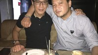 Banyu Biru dikenal dekat dengan banyak kalangan, termasuk para menteri. Lihat saja momen makan malam santai bersama Menteri Pariwisata dan Ekonomi Kreatif, Wishnutama. Foto: instagram @banyubiru