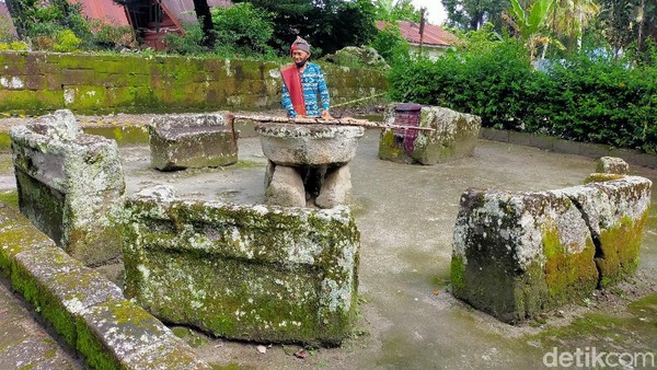 Huta Siallagan sendiri merupakan tempat pemenggalan ratusan tahun lalu di Samosir. (Tasya Khairally/detikcom) Huta Siallagan sendiri merupakan tempat pemenggalan ratusan tahun lalu di Samosir. (Tasya Khairally/detikcom)