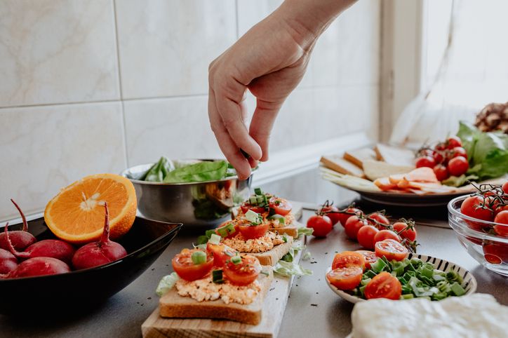 Cara Menurunkan Berat Badan, Ikuti 5 Tips Ngemil Sehat Ini