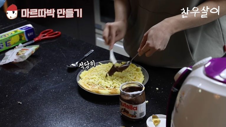 Chanwoo iKON Bikin Martabak Manis