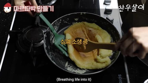 Chanwoo iKON Bikin Martabak Manis