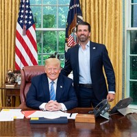 Putra Sulung sang presiden AS, Donald Trump Jr. dikonfirmasi terinfeksi virus Corona. Tak kalah nyeleneh dari sang ayah, Donald Trump Jr. atau yang akrab disapa Don itu juga remehkan COVID-19.  Foto: dok. Instagram