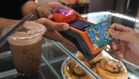 Untuk turut memutus mata rantai penyebaran virus Covid-19, pemerintah menghimbau masyarakat untuk menggunakan metode pembayaran cashless. Selama pandemi Covid-19, transaksi top up BNI TapCash telah mencapai 3,5 juta transaksi atau tumbuh 19,7 % secara year on year per Oktober 2020.