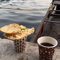 Ya, gimana ya.. Ada yang mau ikutan ngopi kayak gini juga? Foto: Twitter/@txtdrstoryWA