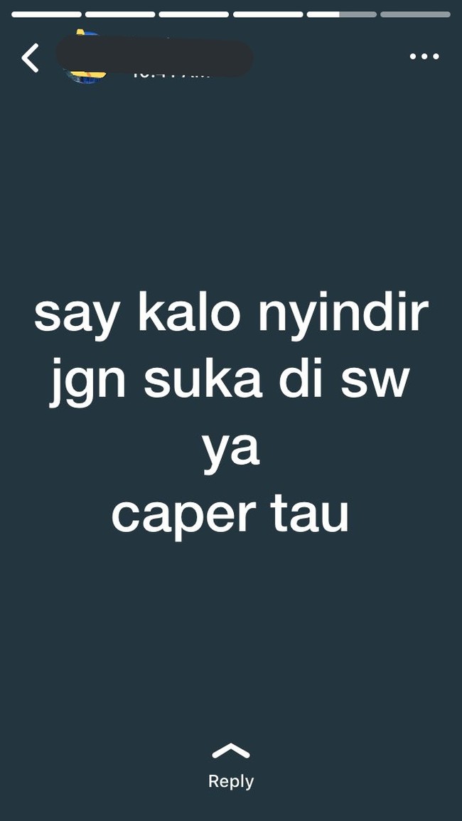 Lah ini gimana maksudnya? Kan itu dia juga sama-sama nyindir. Auto bengek! Foto: Twitter/@txtdrstoryWA