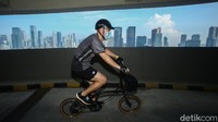 Pesepeda dapat gowes di sana setiap hari kecuali hari Senin dan Jumat mulai pukul 06.00-09.00 WIB.