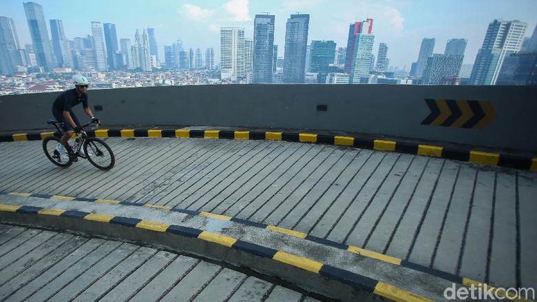 Gaes-gaes Goweser, Udah Coba Tanjakan 13 Belum? Musim sepeda atau gowes rupanya dimanfaatkan Mall Kuningan City untuk membuka wahana baru bagi pecinta sepeda. Penasaran?