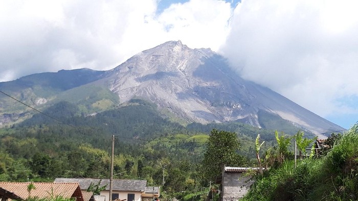 Gunung Merapi dari Desa Tlogolele, Kecamatan Selo, Boyolali, November 2020