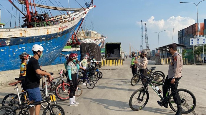 Jajaran Polres Pelabuhan Tanjung Priok gowes cegah begal sepeda dan sosialisasi protokol kesehatan